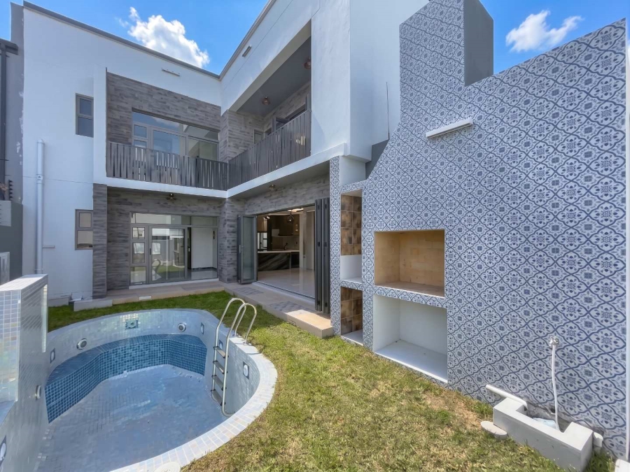 6 Bedroom Property for Sale in Sandown Western Cape